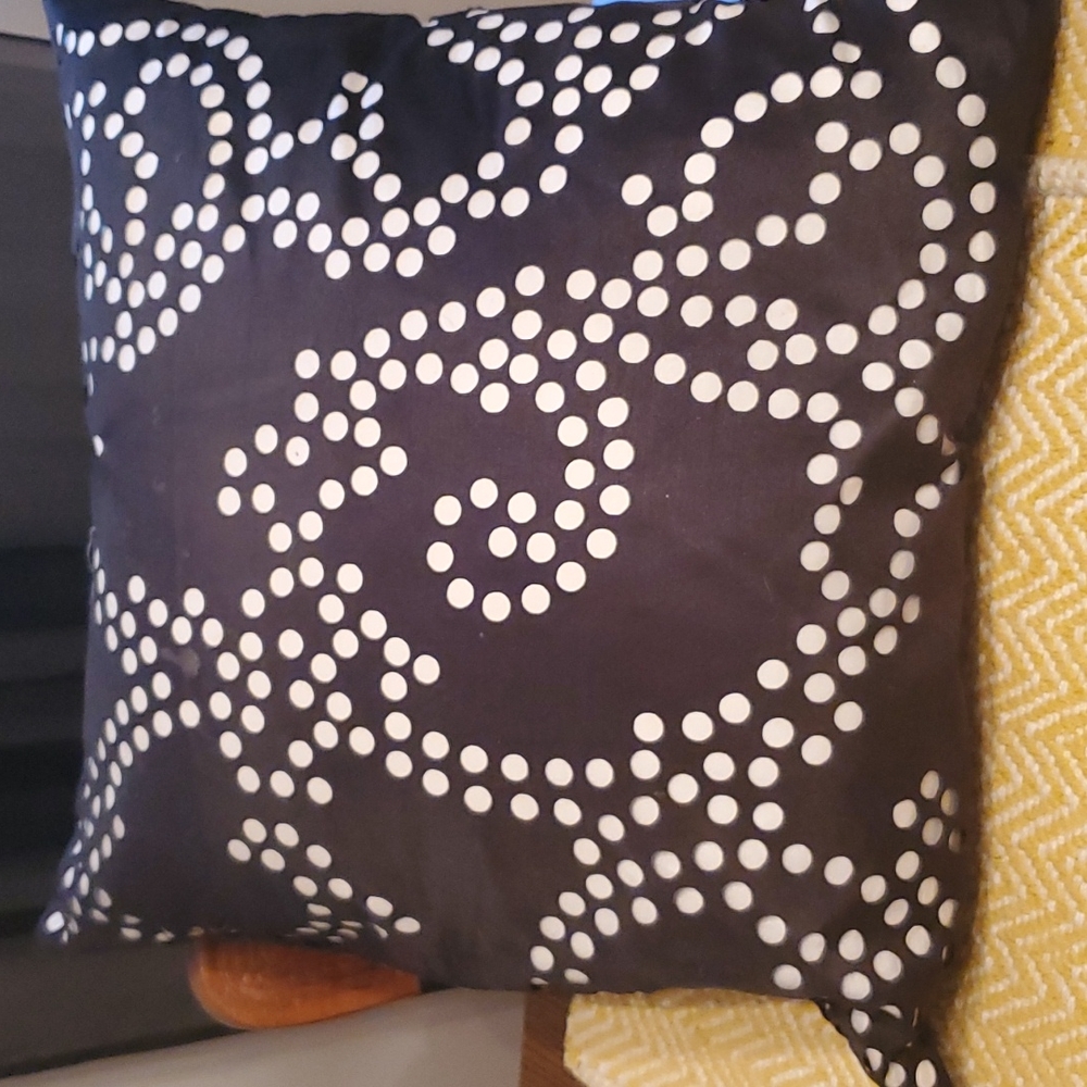 Decorative pillows - Picture 2 of 10